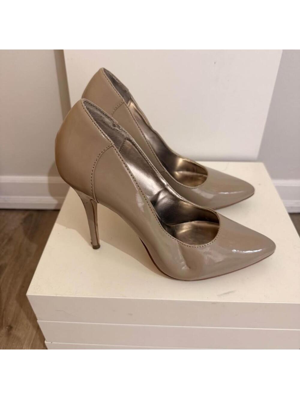 Steve Madden Faux Patent Nude Pumps‎ Women's 8
